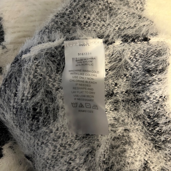 Vince Camuto Eyelash Knit Sweater Black White Abstract Fuzzy Pullover Size Large - Picture 5 of 5
